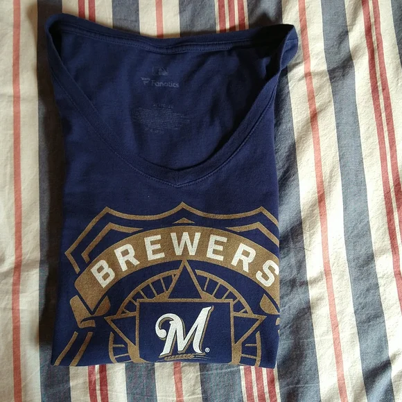 Ladies XL  V- neck t-shirt Milwaukee Brewers ,Fanatics brand. - Picture 6 of 6